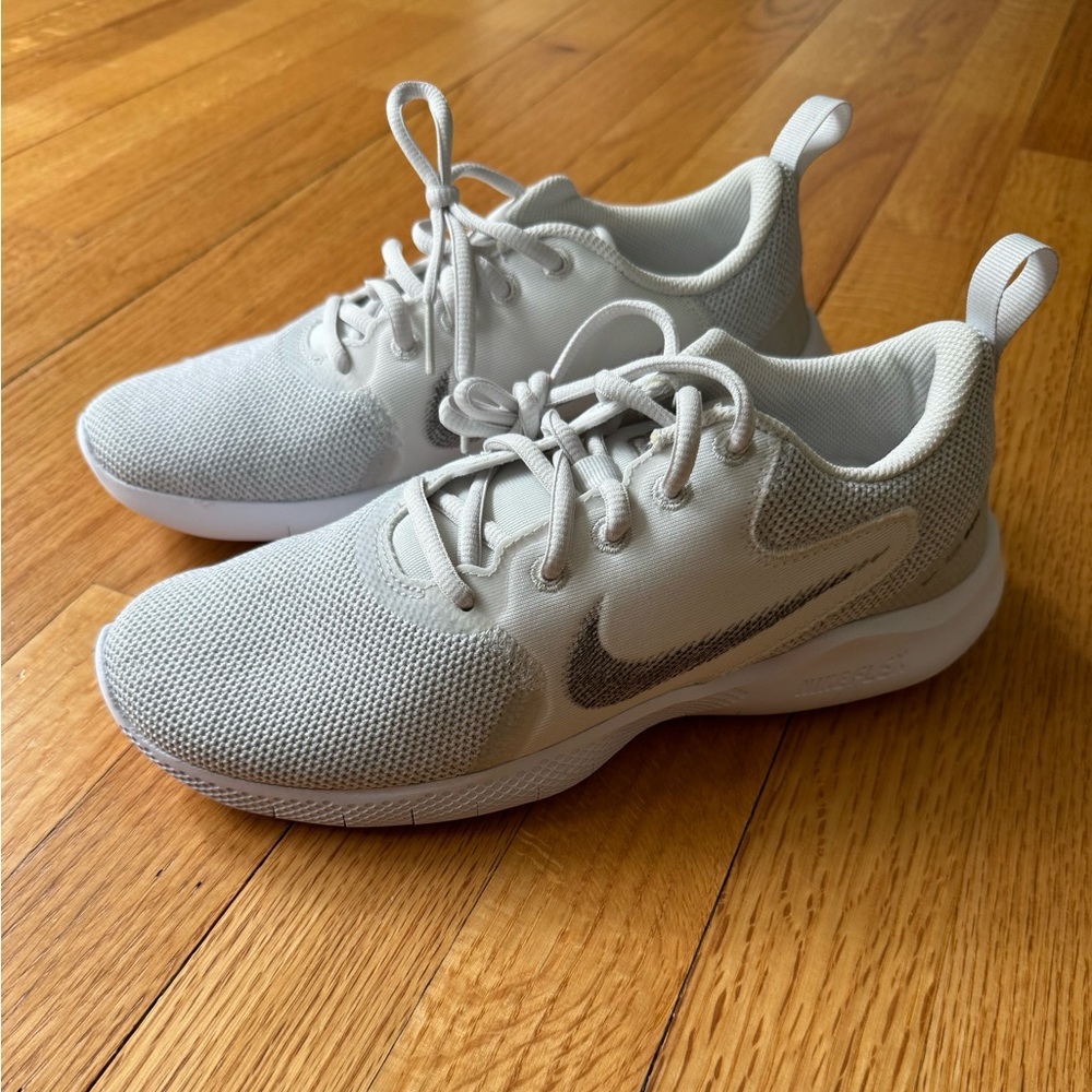 Women’s Nike Flex Experience RN 10 Running shoes.